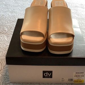 NWT dolce vita Nikole platform sandals size 8.